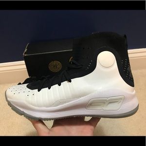 UnderArmor White and Black Curry 4 Mid Size: 7